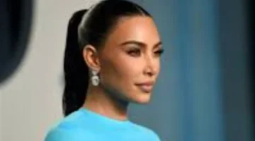 إطلالات كيم كارداشيان.. النجمة تثير الجدل بأحدث صيحات الموضة الغريبة في 2026